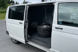 valkoinen Volkswagen Transporter 2016 kuva 17.