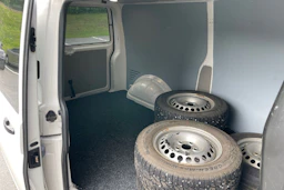 valkoinen Volkswagen Transporter 2016 kuva 18.