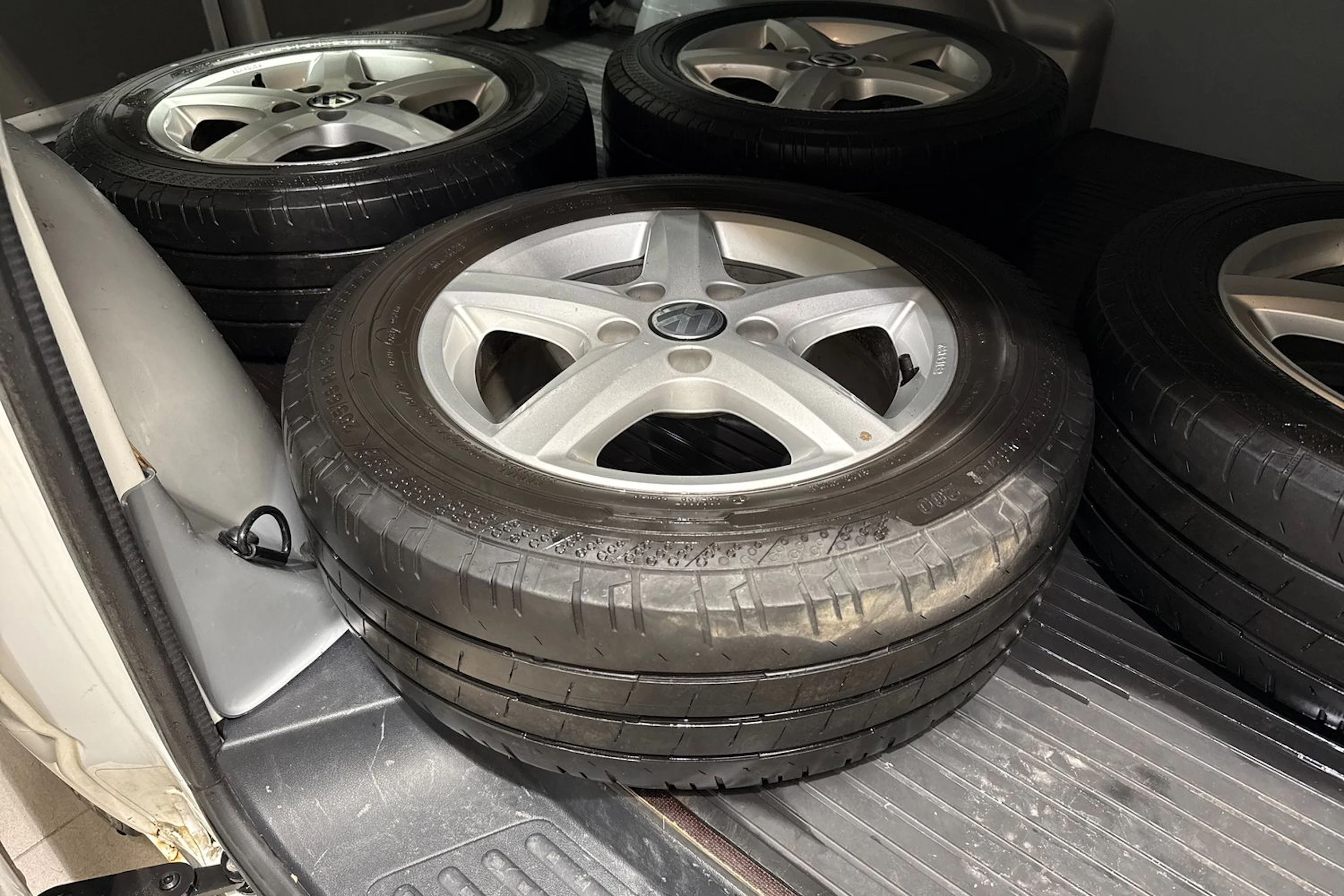 Valkoinen Volkswagen TRANSPORTER 2016 kuva 10.