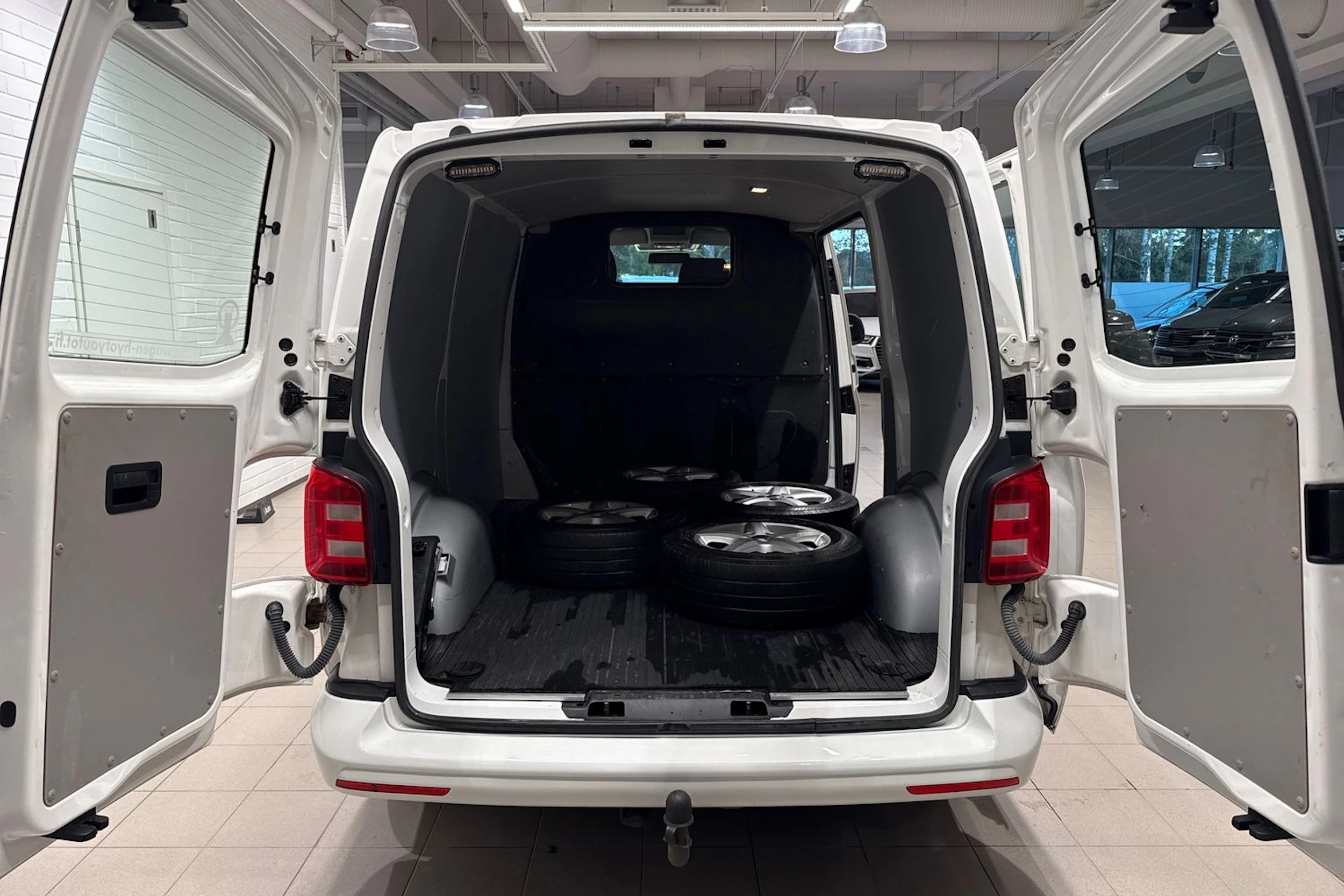 Valkoinen Volkswagen TRANSPORTER 2016 kuva 11.