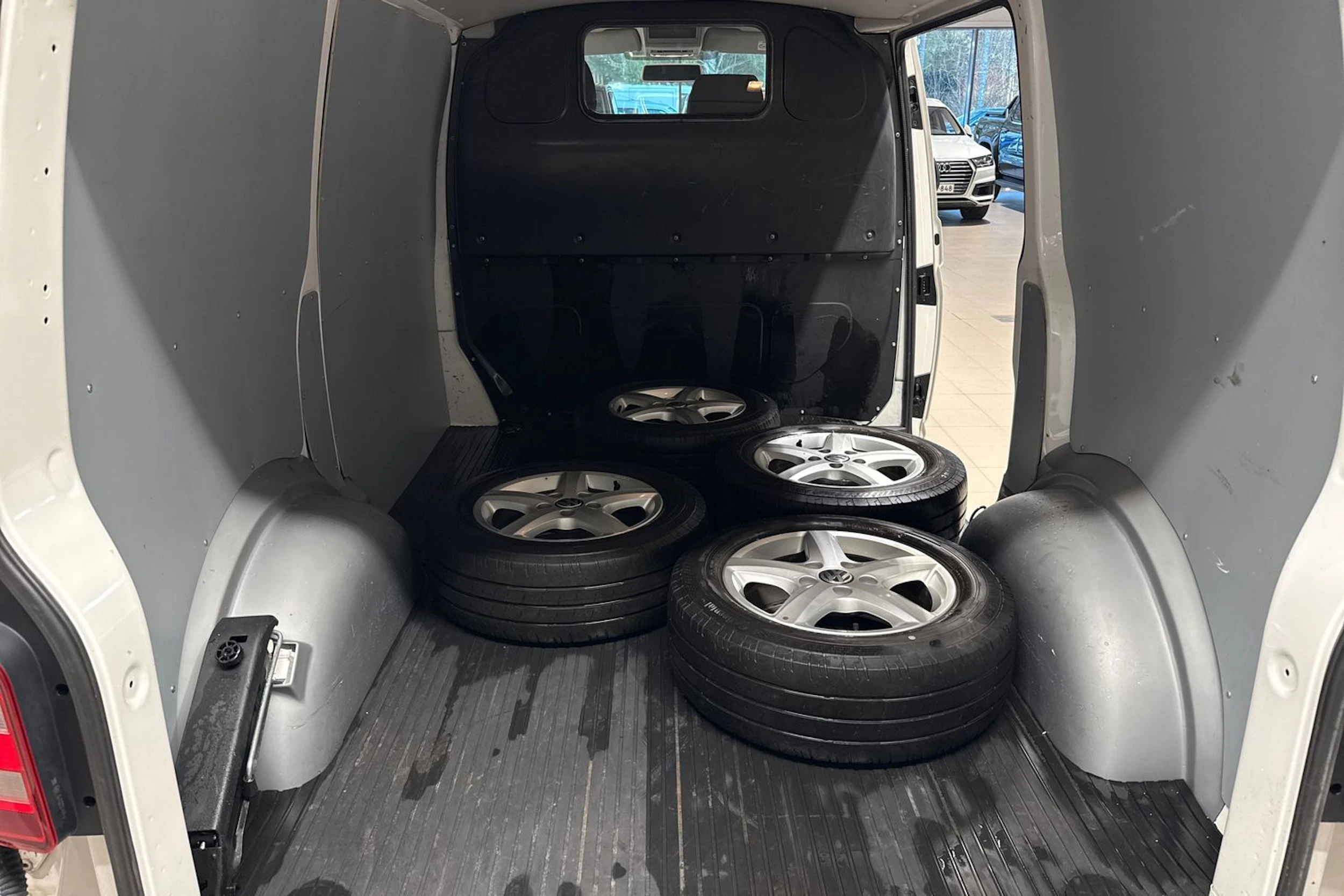 Valkoinen Volkswagen TRANSPORTER 2016 kuva 12.