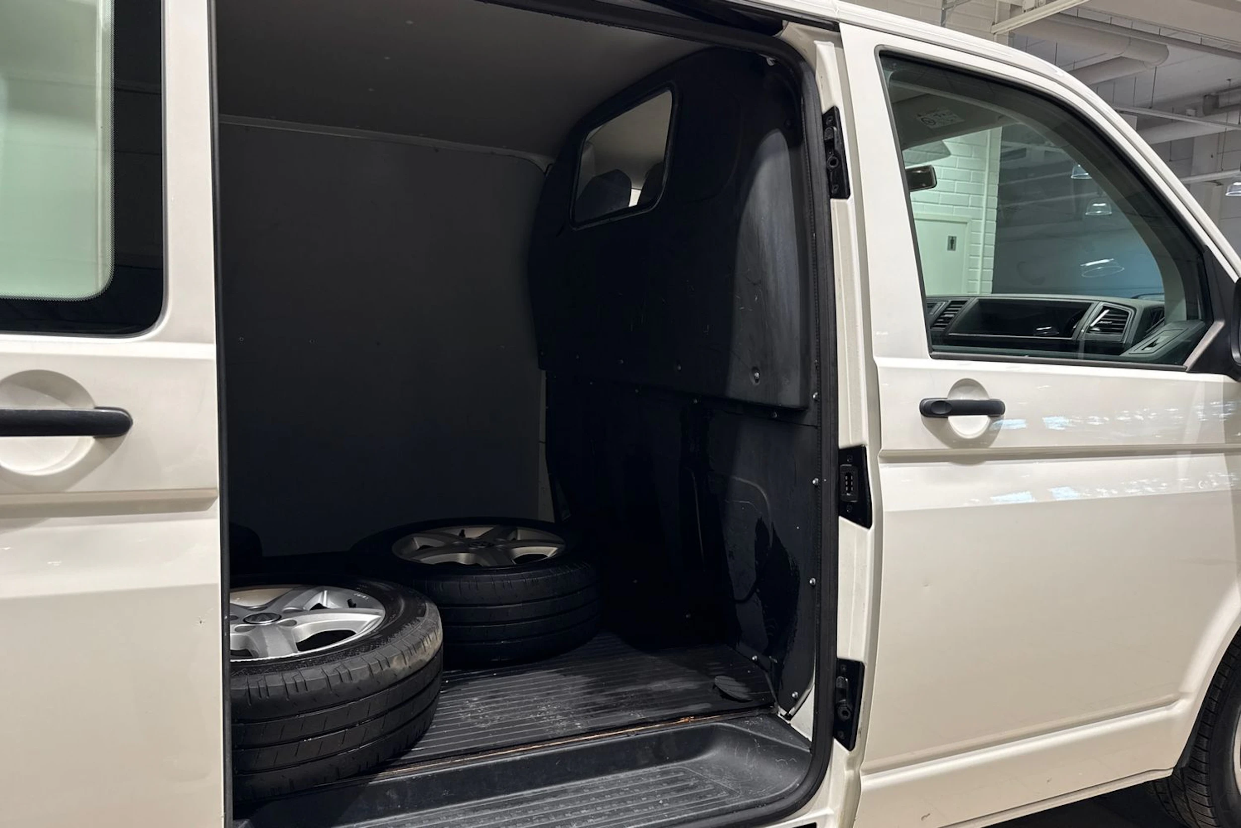 Valkoinen Volkswagen TRANSPORTER 2016 kuva 13.