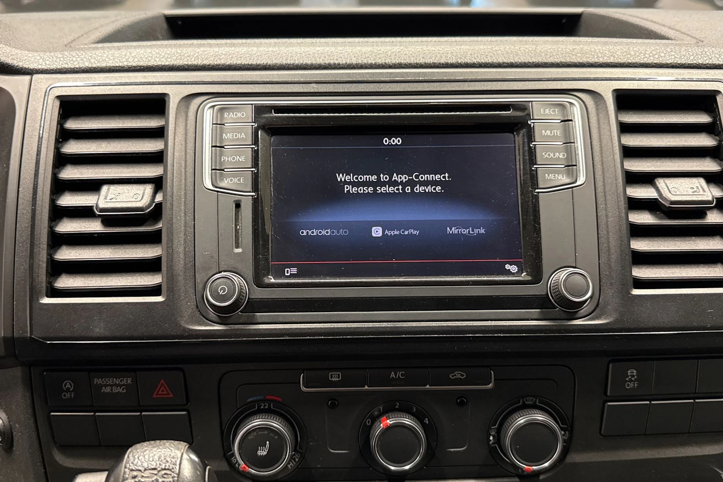 Valkoinen Volkswagen TRANSPORTER 2016 kuva 21.