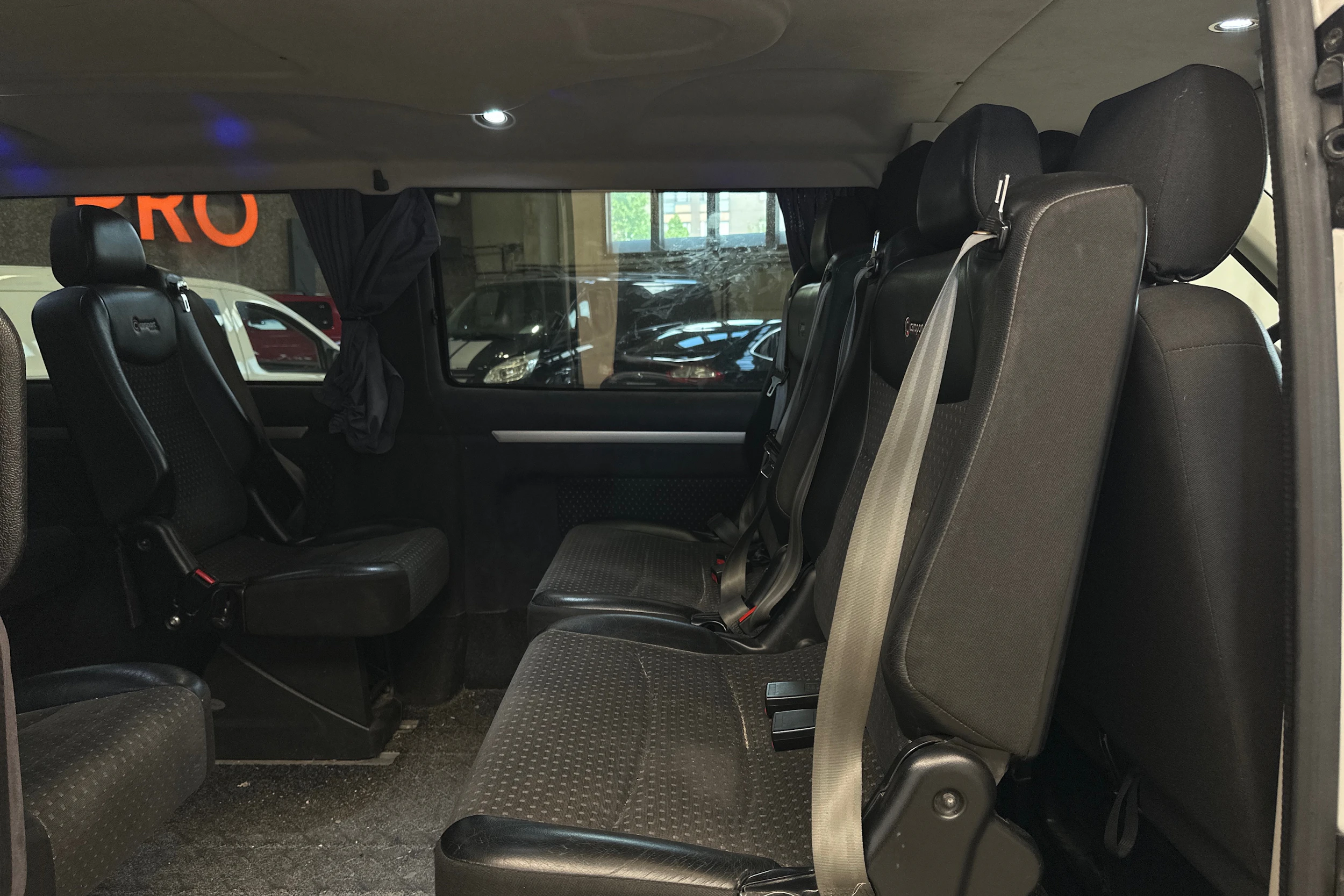 valkoinen Volkswagen Transporter 2016 kuva 8.