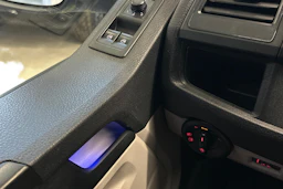 valkoinen Volkswagen Transporter 2016 kuva 9.