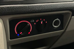 valkoinen Volkswagen Transporter 2016 kuva 16.