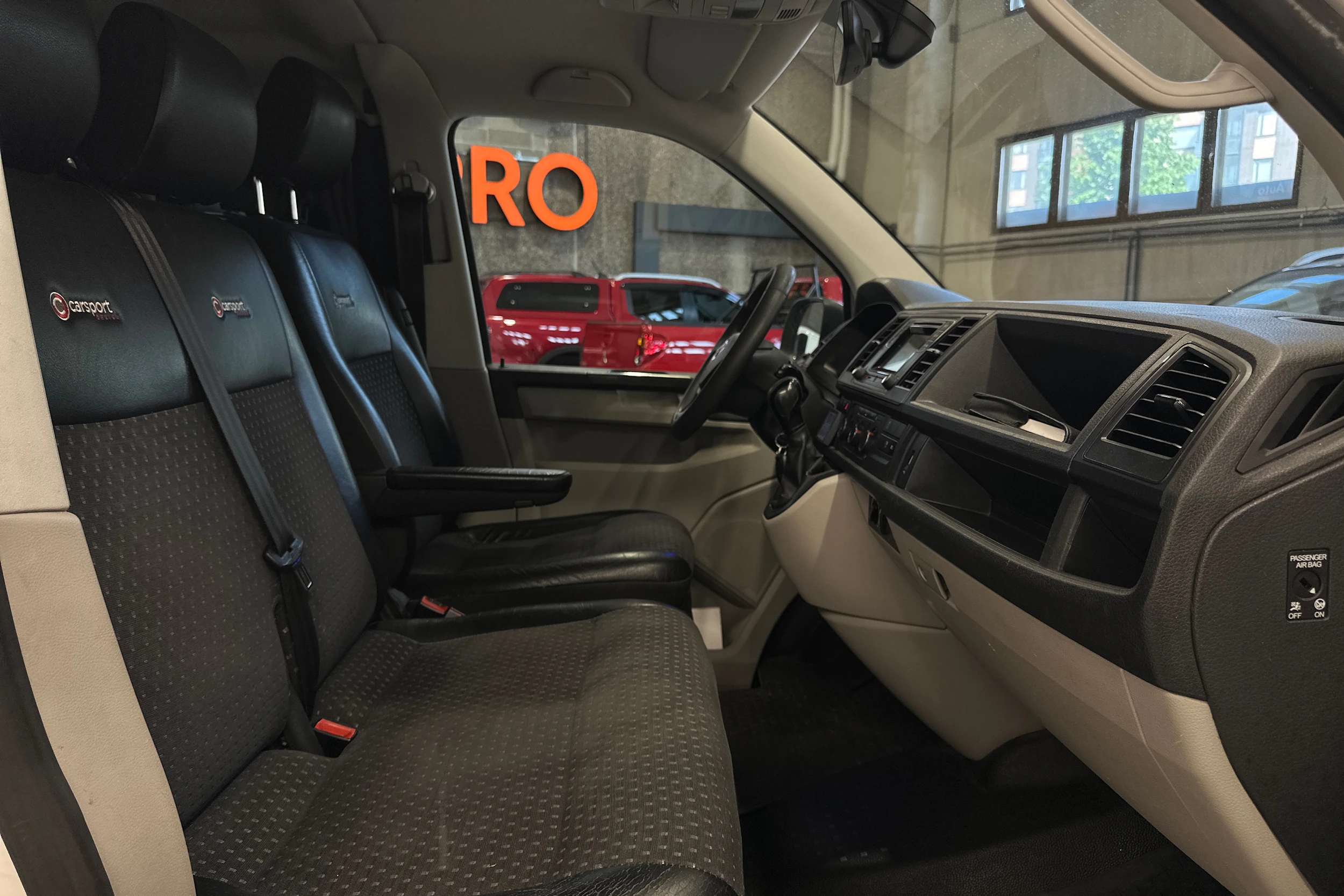 valkoinen Volkswagen Transporter 2016 kuva 19.