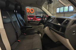 valkoinen Volkswagen Transporter 2016 kuva 19.