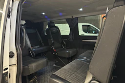 valkoinen Volkswagen Transporter 2016 kuva 20.