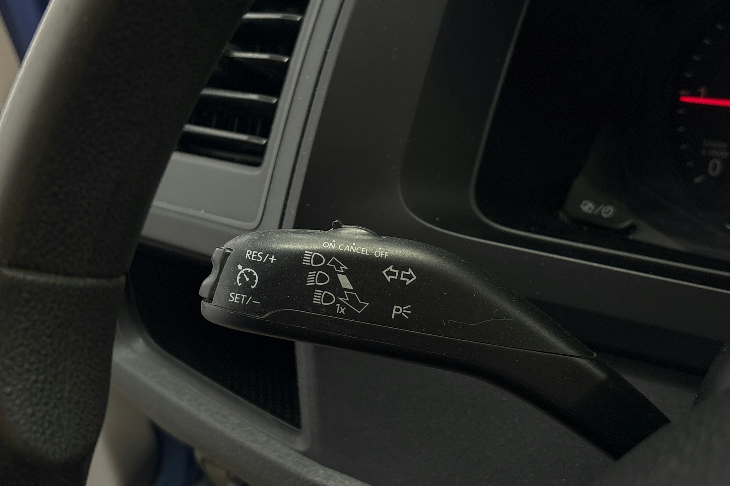 sininen Volkswagen Transporter 2016 kuva 14.