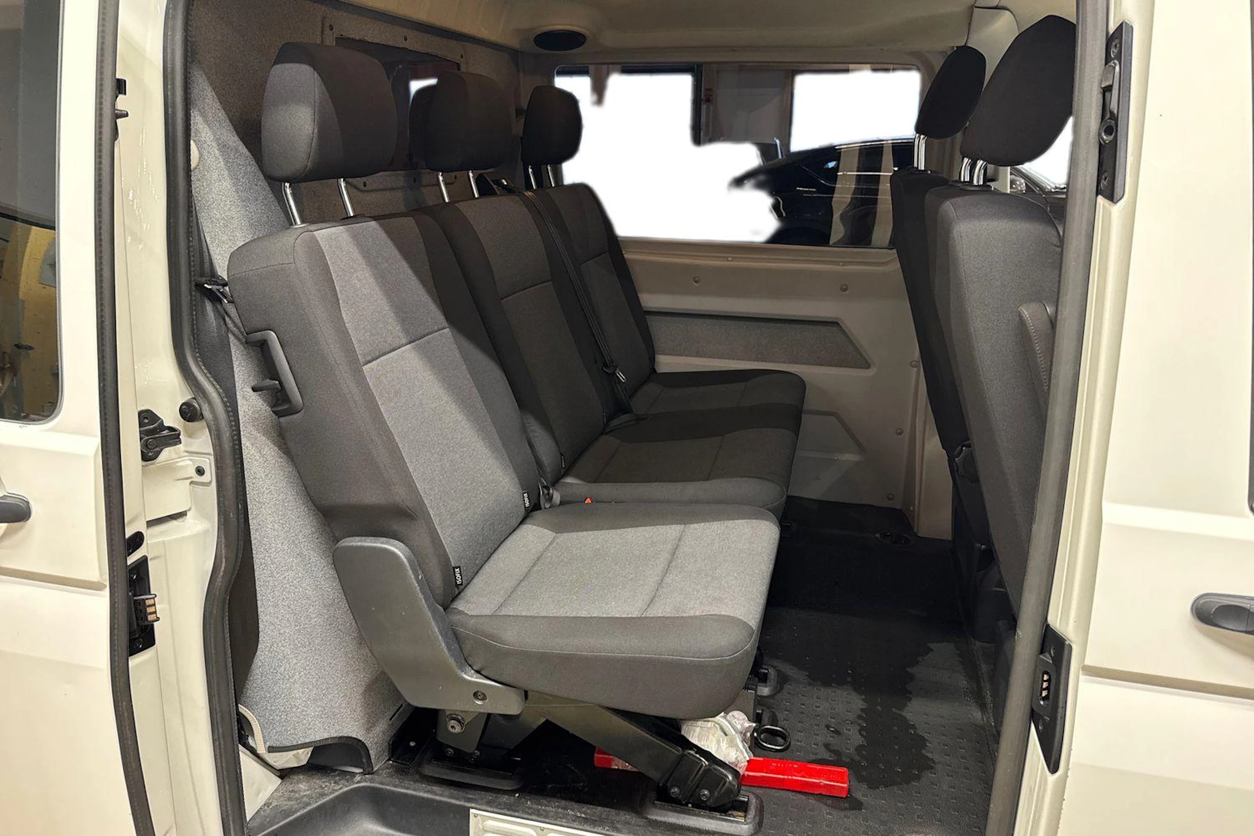 valkoinen Volkswagen Transporter 2017 kuva 8.