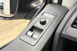 valkoinen Volkswagen Transporter 2017 kuva 10.