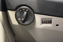 valkoinen Volkswagen Transporter 2017 kuva 11.