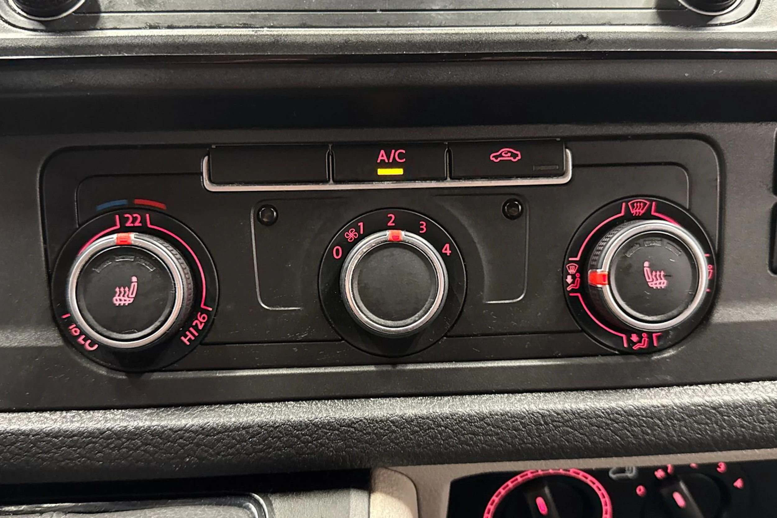 valkoinen Volkswagen Transporter 2017 kuva 17.