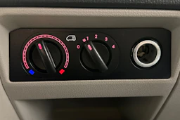 valkoinen Volkswagen Transporter 2017 kuva 18.