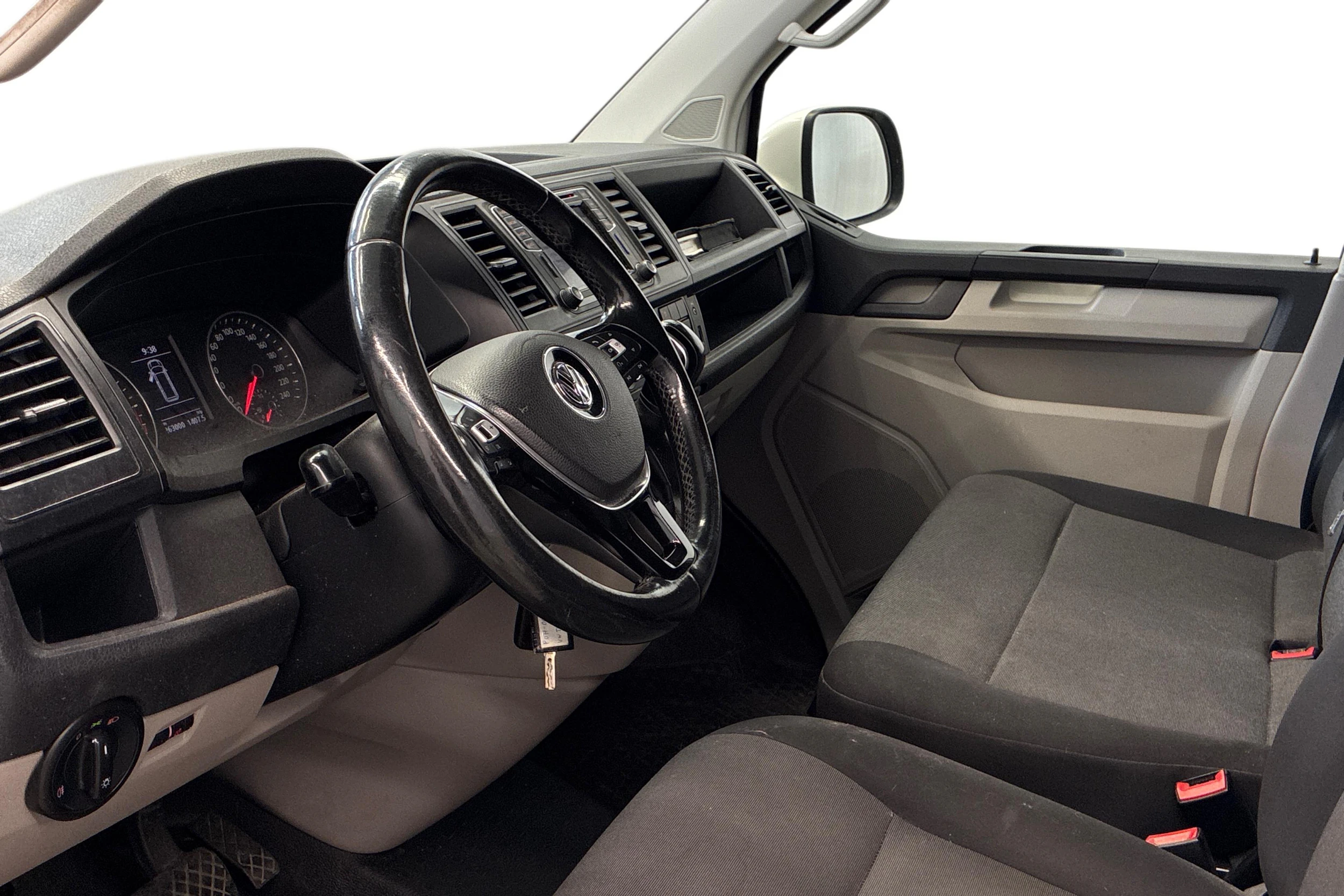 valkoinen Volkswagen Transporter 2016 kuva 3.
