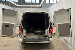 valkoinen Volkswagen Transporter 2016 kuva 5.