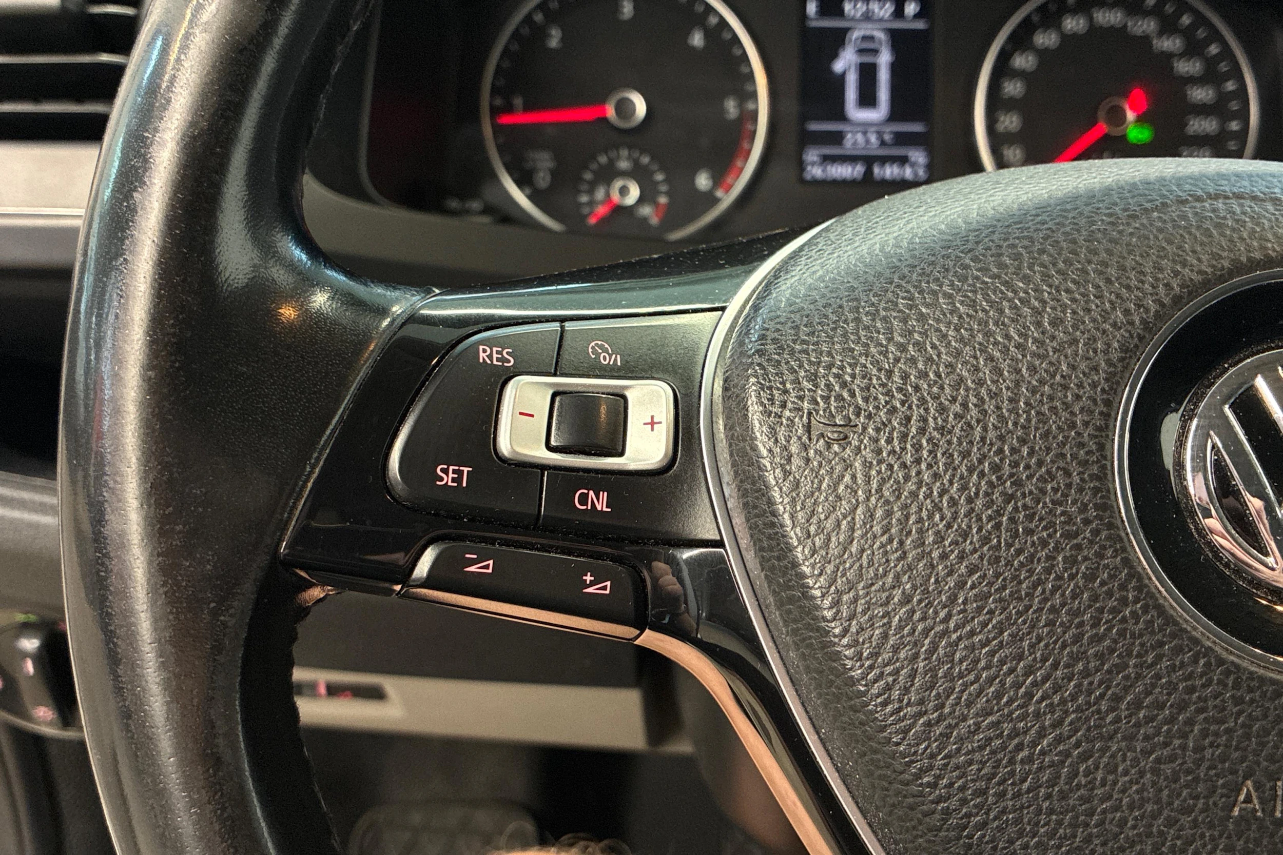 valkoinen Volkswagen Transporter 2016 kuva 9.
