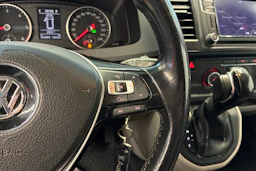 valkoinen Volkswagen Transporter 2016 kuva 10.