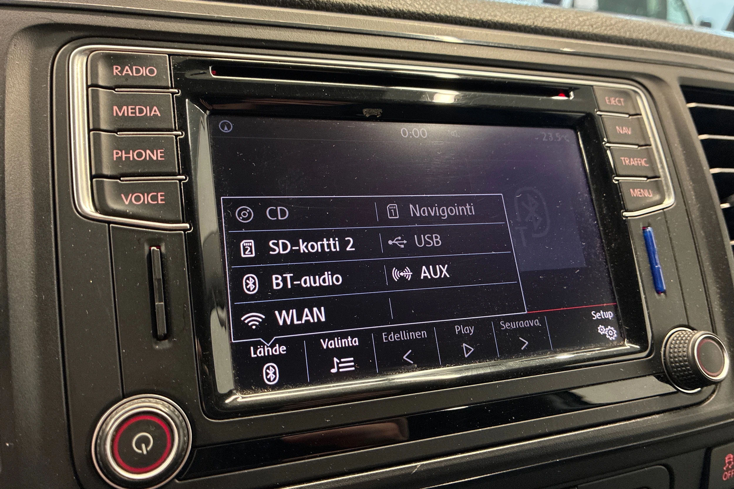 valkoinen Volkswagen Transporter 2016 kuva 12.