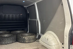 valkoinen Volkswagen Transporter 2016 kuva 15.