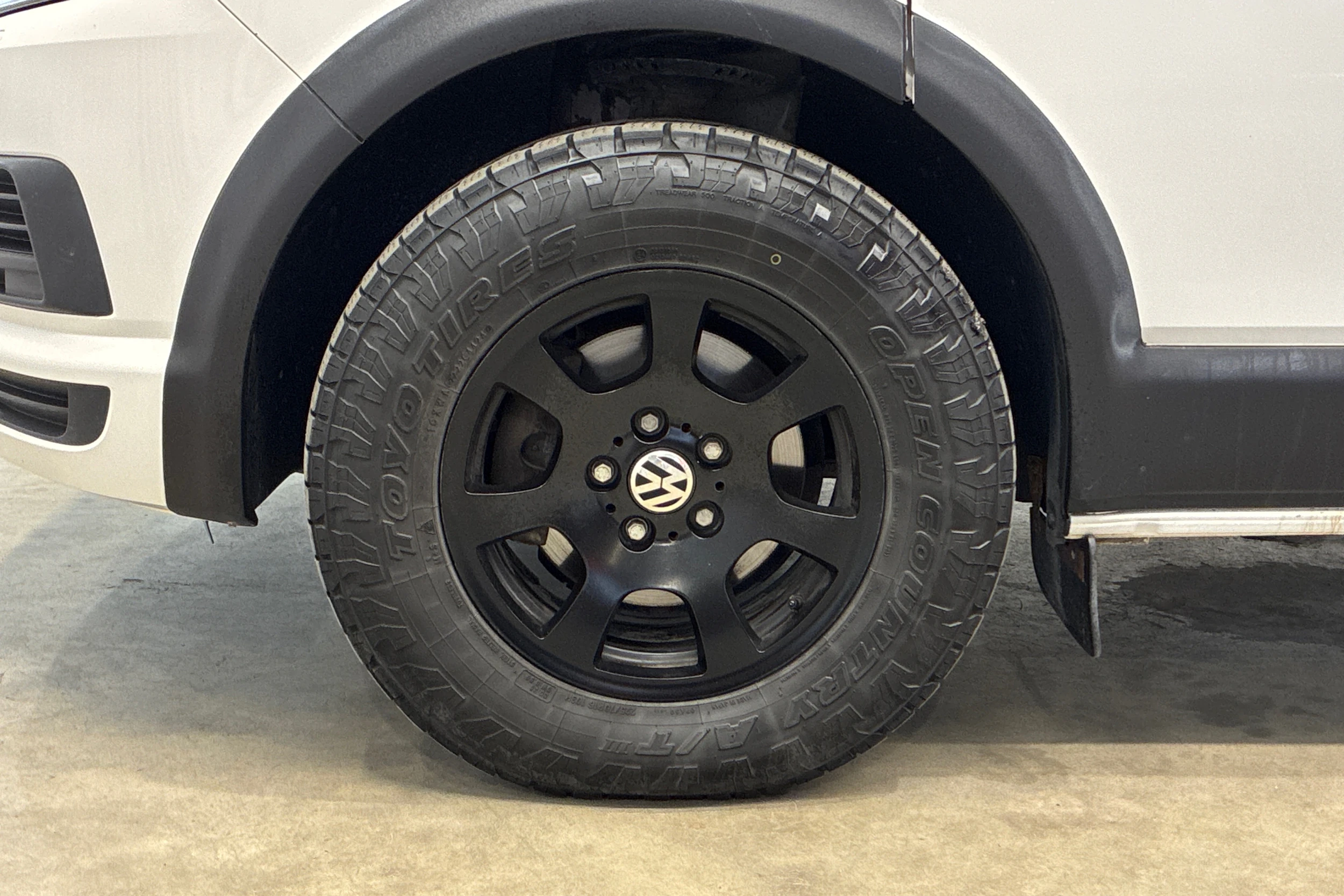 valkoinen Volkswagen Transporter 2016 kuva 18.