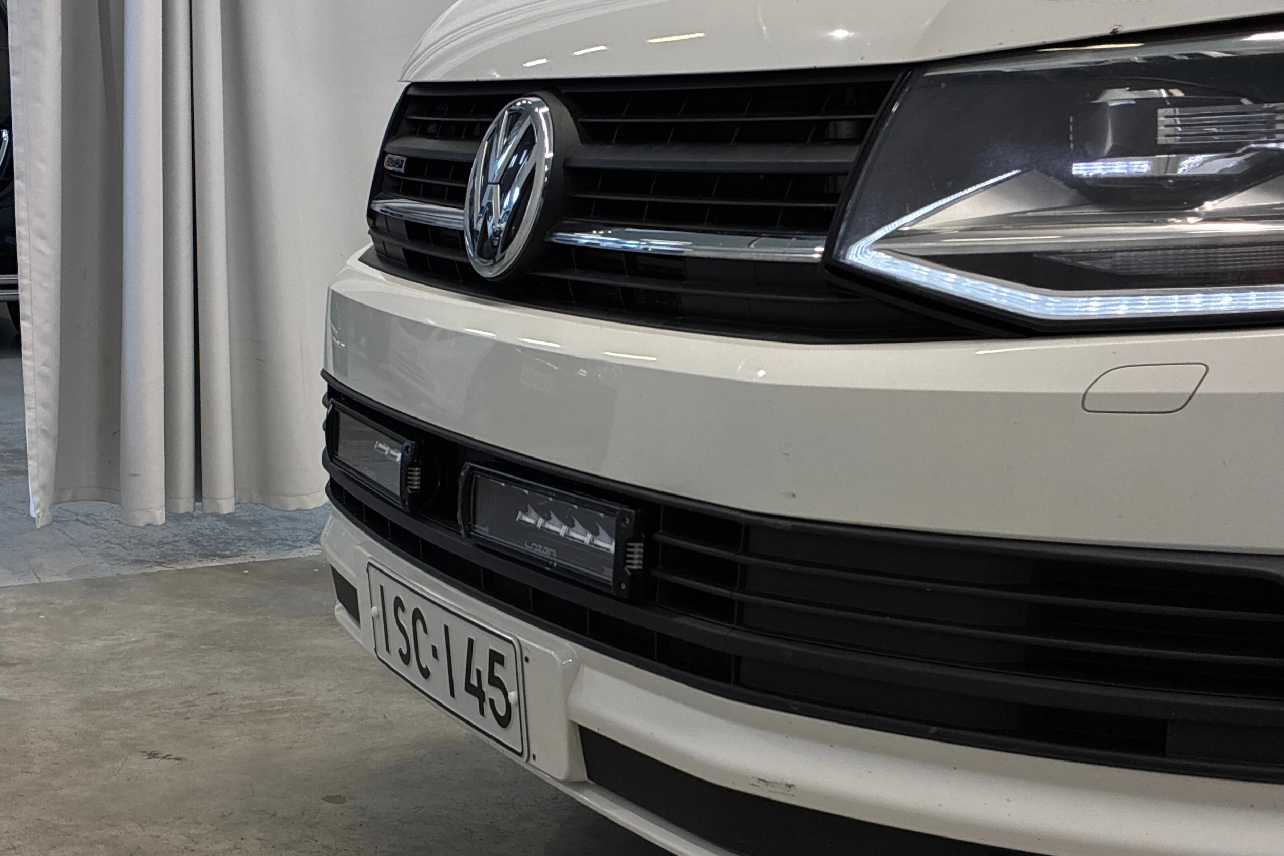 valkoinen Volkswagen Transporter 2016 kuva 19.