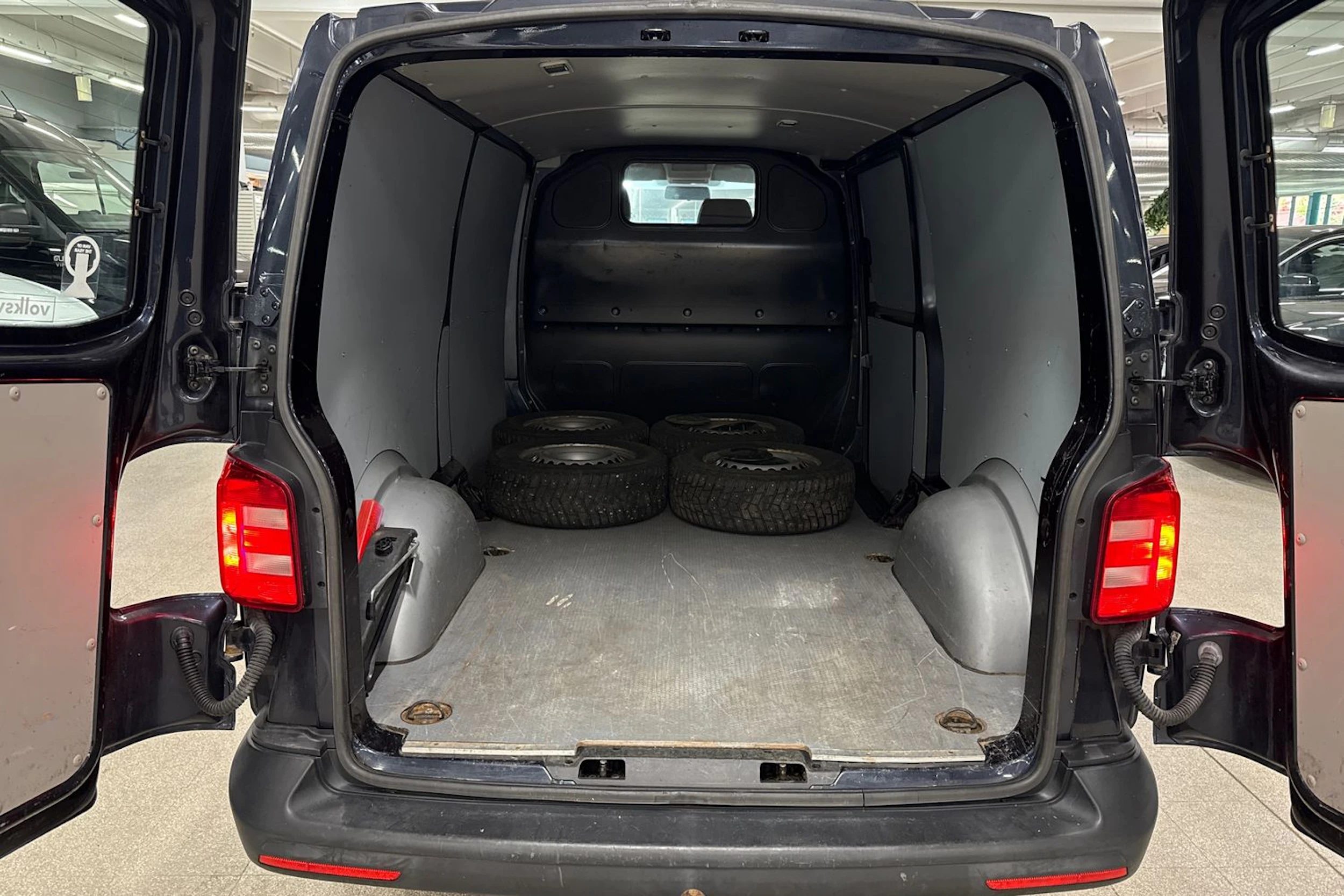 Sininen Volkswagen TRANSPORTER 2016 kuva 15.
