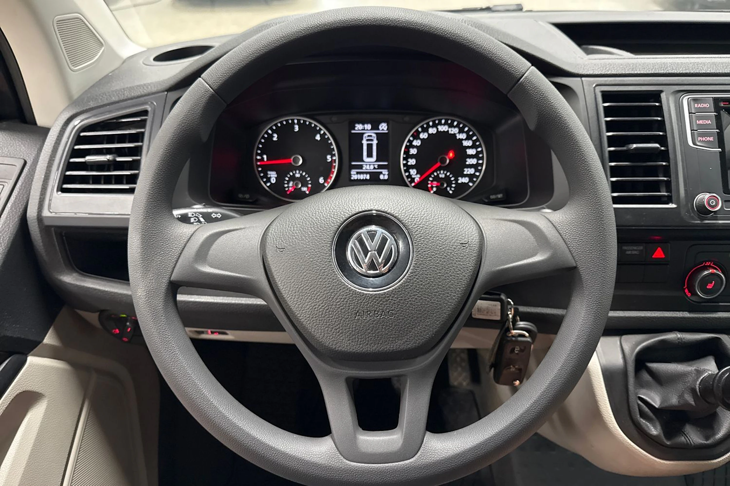 Sininen Volkswagen TRANSPORTER 2016 kuva 17.