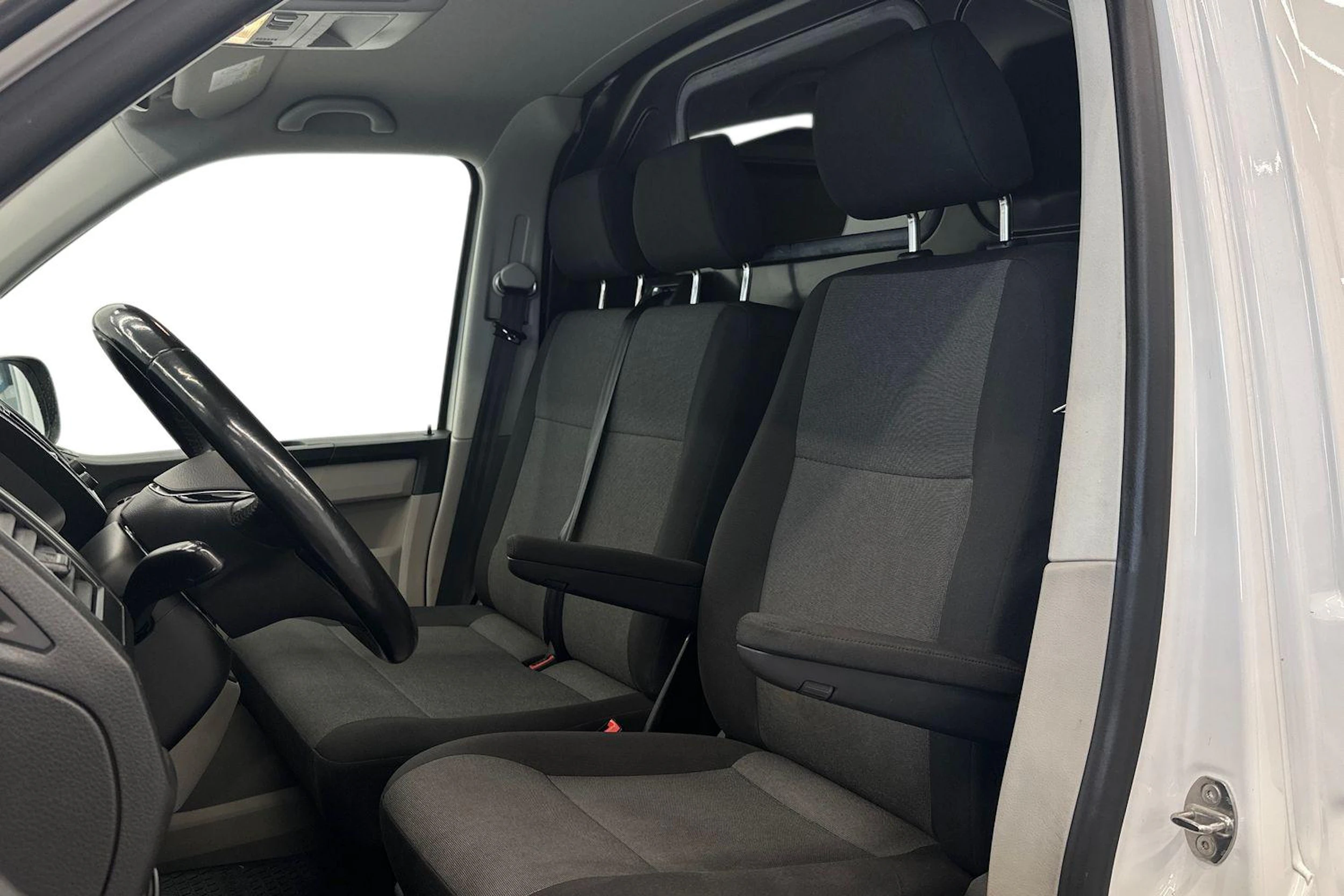 valkoinen Volkswagen Transporter 2016 kuva 8.