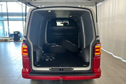 valkoinen Volkswagen Transporter 2016 kuva 10.