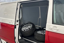 valkoinen Volkswagen Transporter 2016 kuva 11.