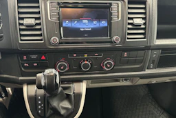 valkoinen Volkswagen Transporter 2016 kuva 14.