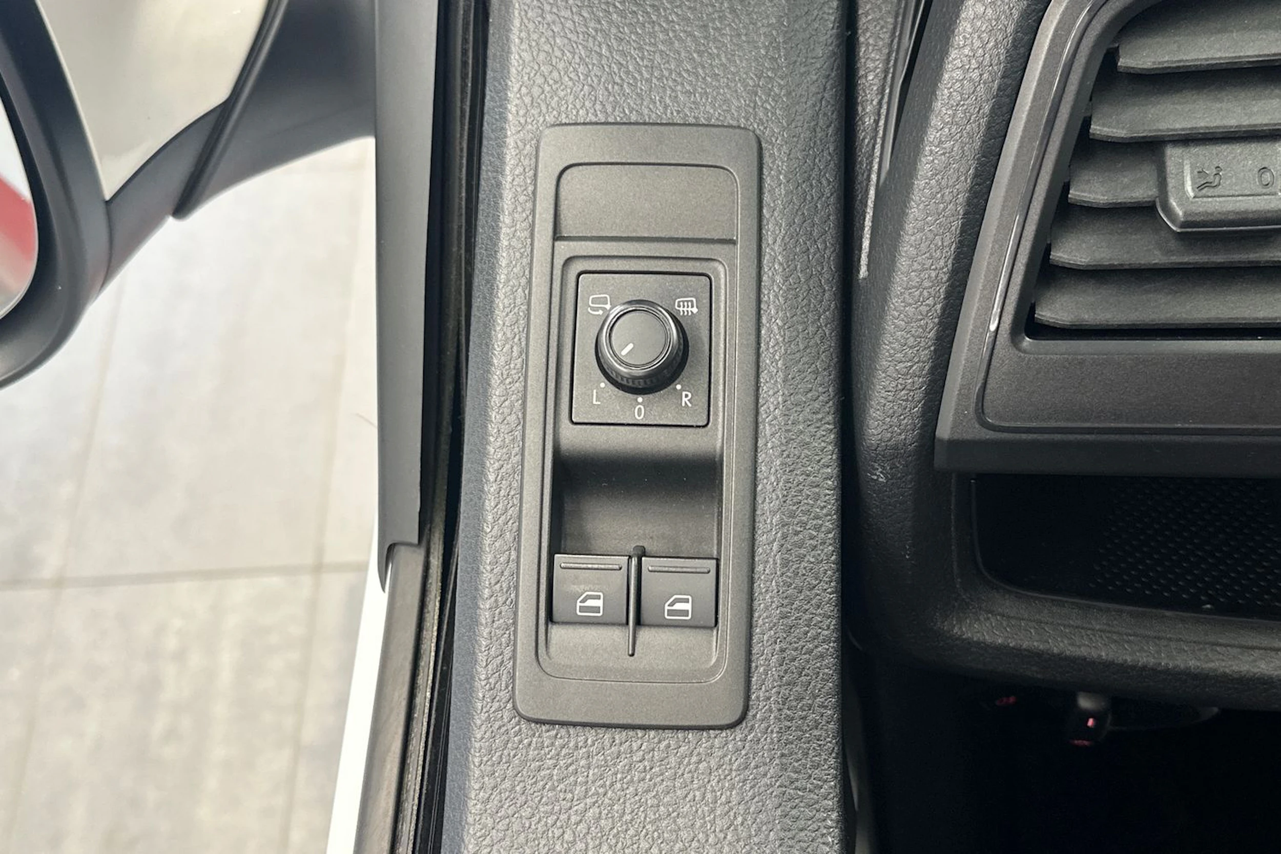 valkoinen Volkswagen Transporter 2016 kuva 16.