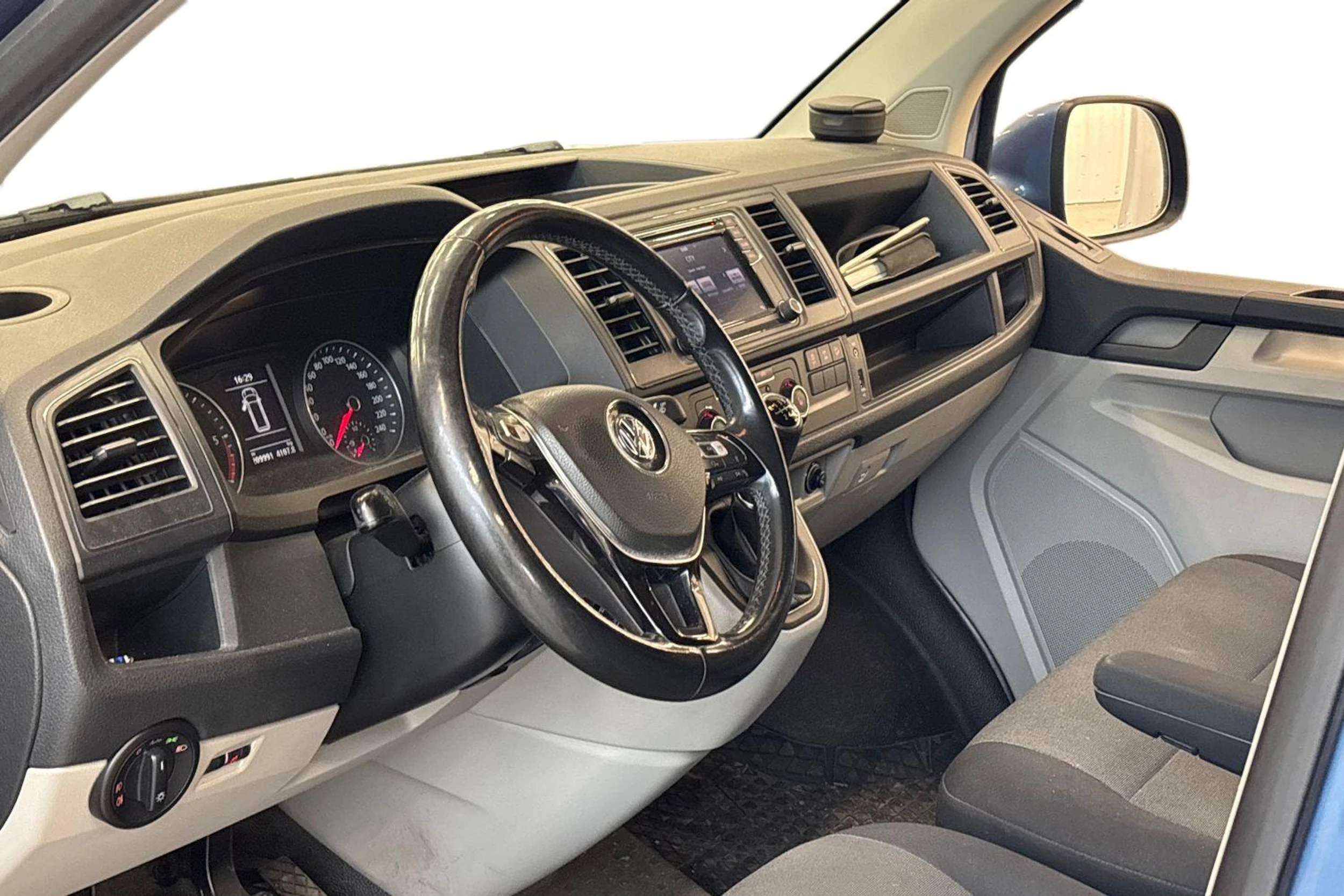 sininen Volkswagen Transporter 2016 kuva 3.