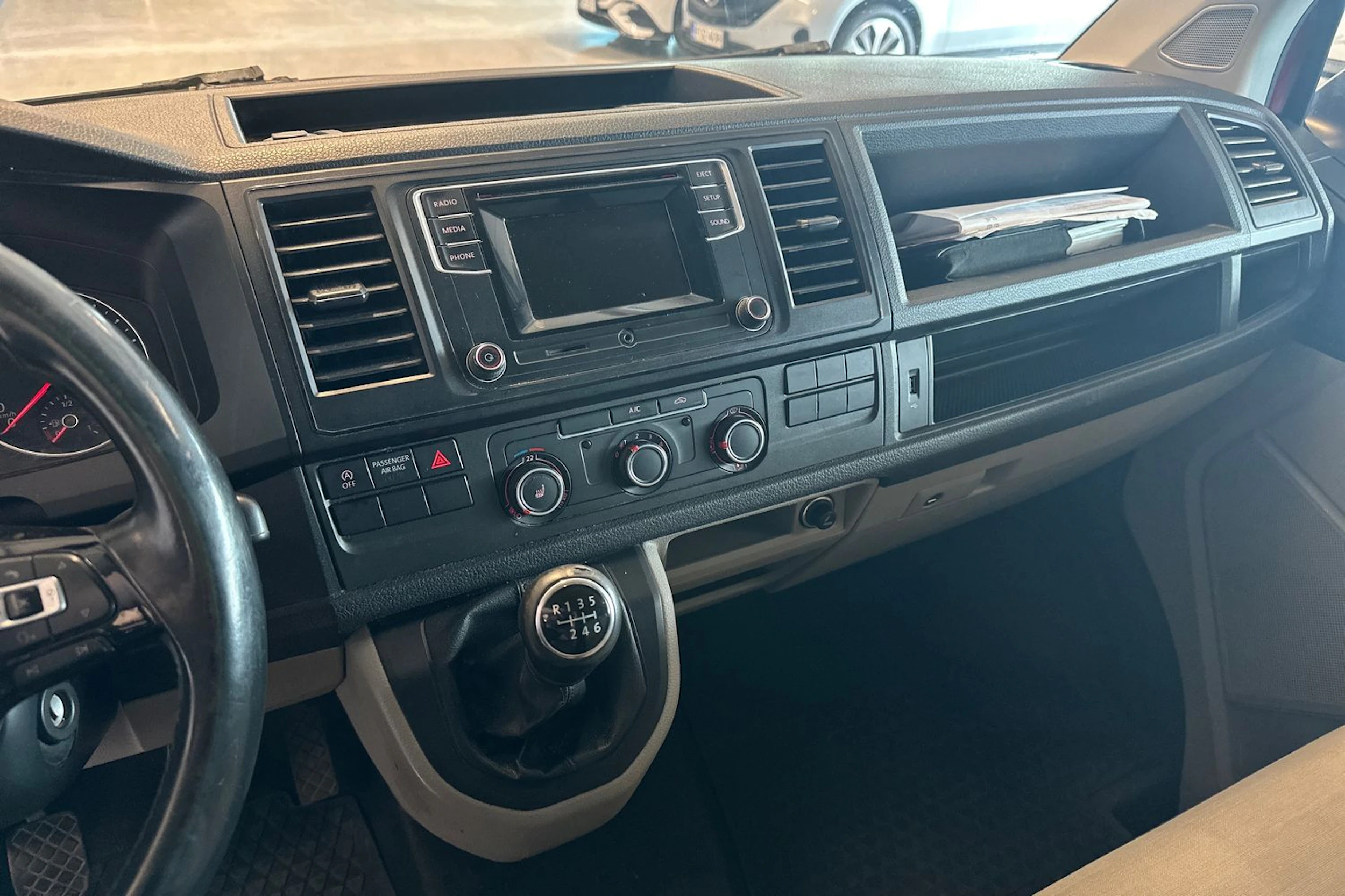punainen Volkswagen Transporter 2016 kuva 4.
