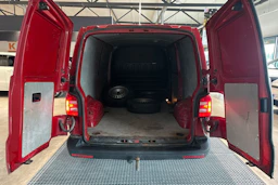 punainen Volkswagen Transporter 2016 kuva 5.