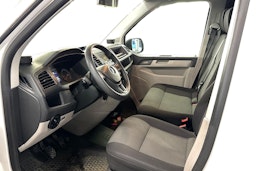 valkoinen Volkswagen Transporter 2016 kuva 3.