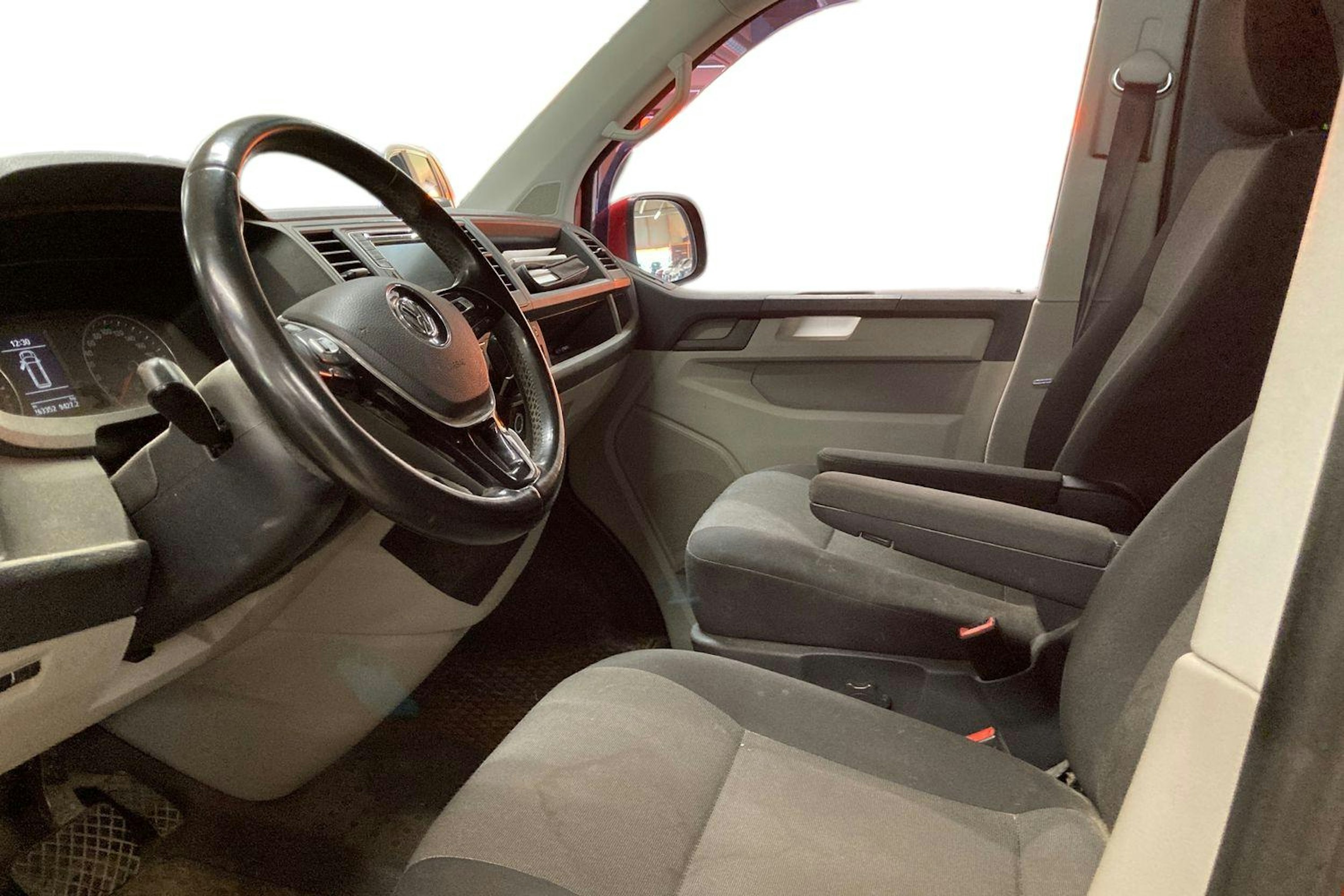punainen Volkswagen Transporter 2016 kuva 3.