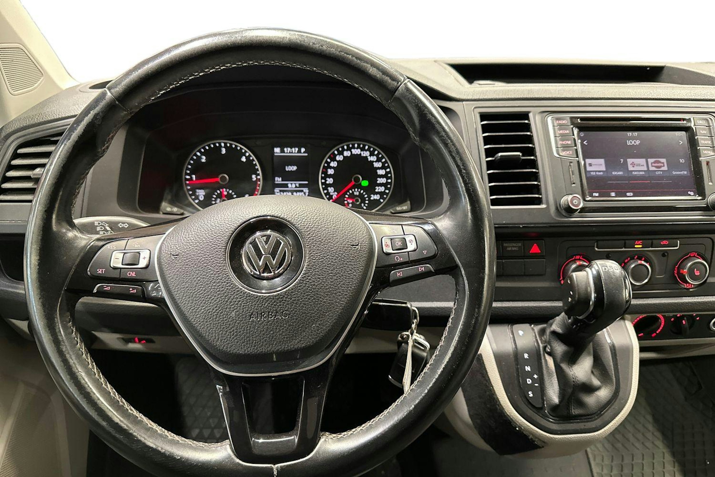 punainen Volkswagen Transporter 2016 kuva 9.