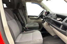 punainen Volkswagen Transporter 2016 kuva 10.