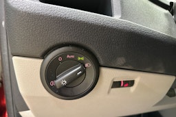 punainen Volkswagen Transporter 2016 kuva 17.
