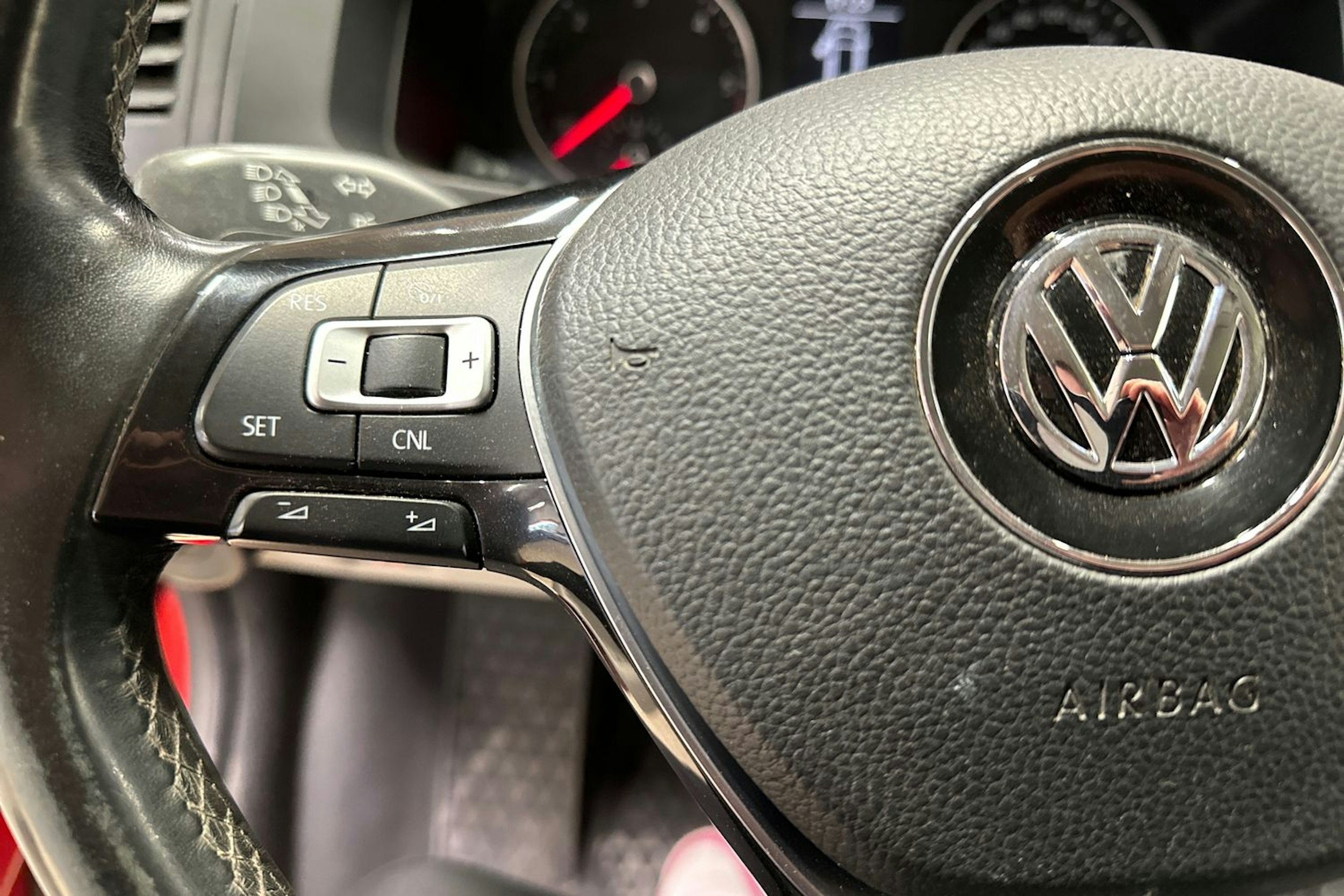 punainen Volkswagen Transporter 2016 kuva 18.