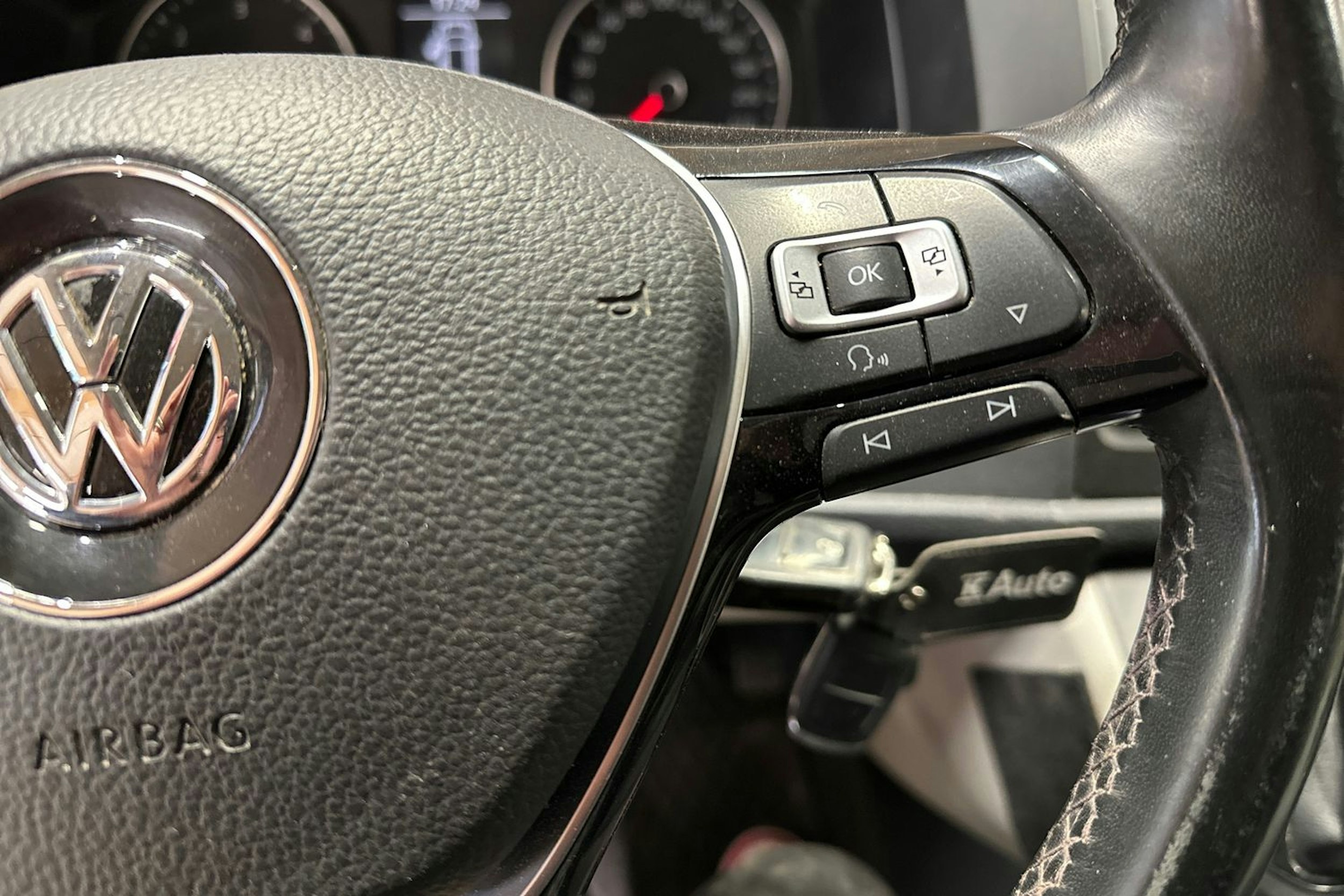 punainen Volkswagen Transporter 2016 kuva 19.