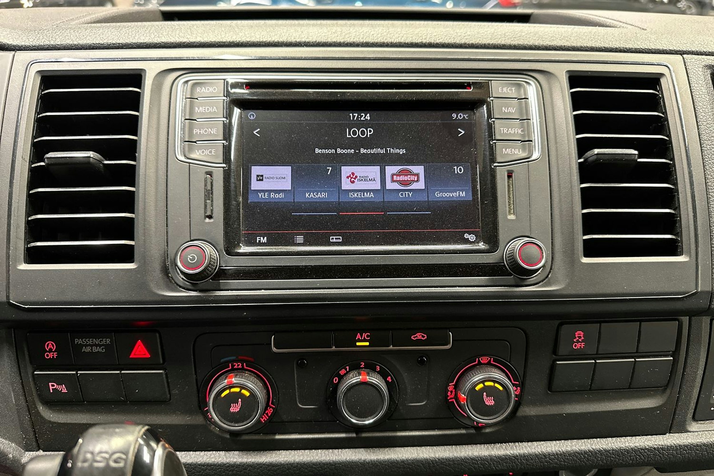 punainen Volkswagen Transporter 2016 kuva 20.