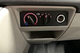 punainen Volkswagen Transporter 2016 kuva 21.