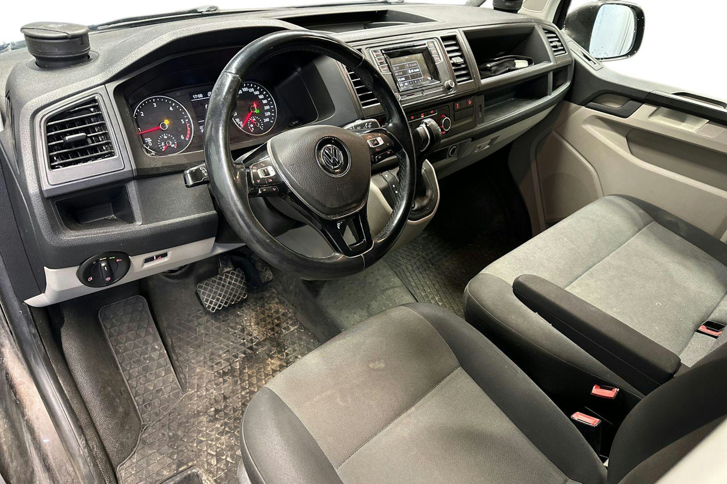 ruskea (beige) Volkswagen Transporter 2016 kuva 3.