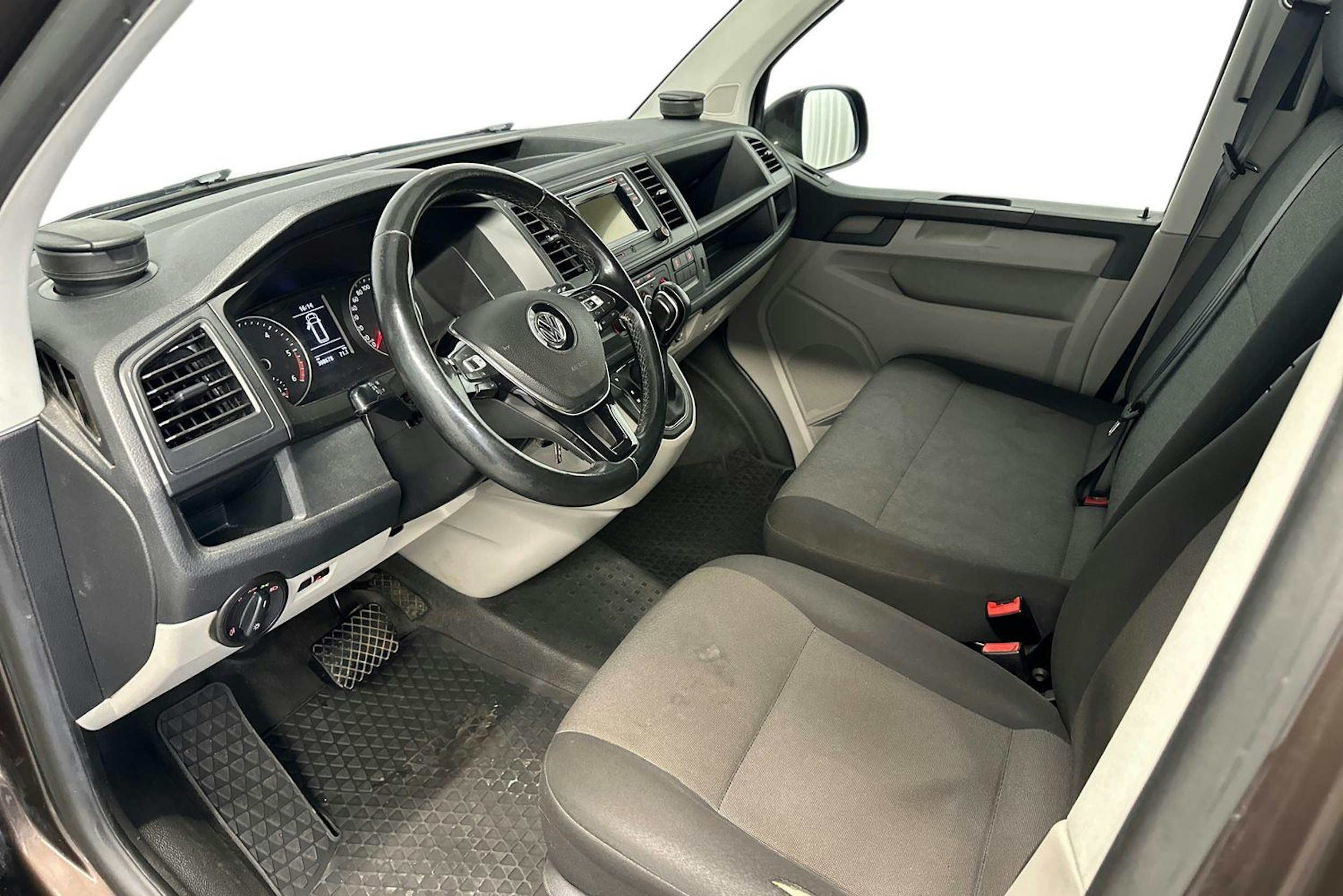ruskea (beige) Volkswagen Transporter 2016 kuva 7.