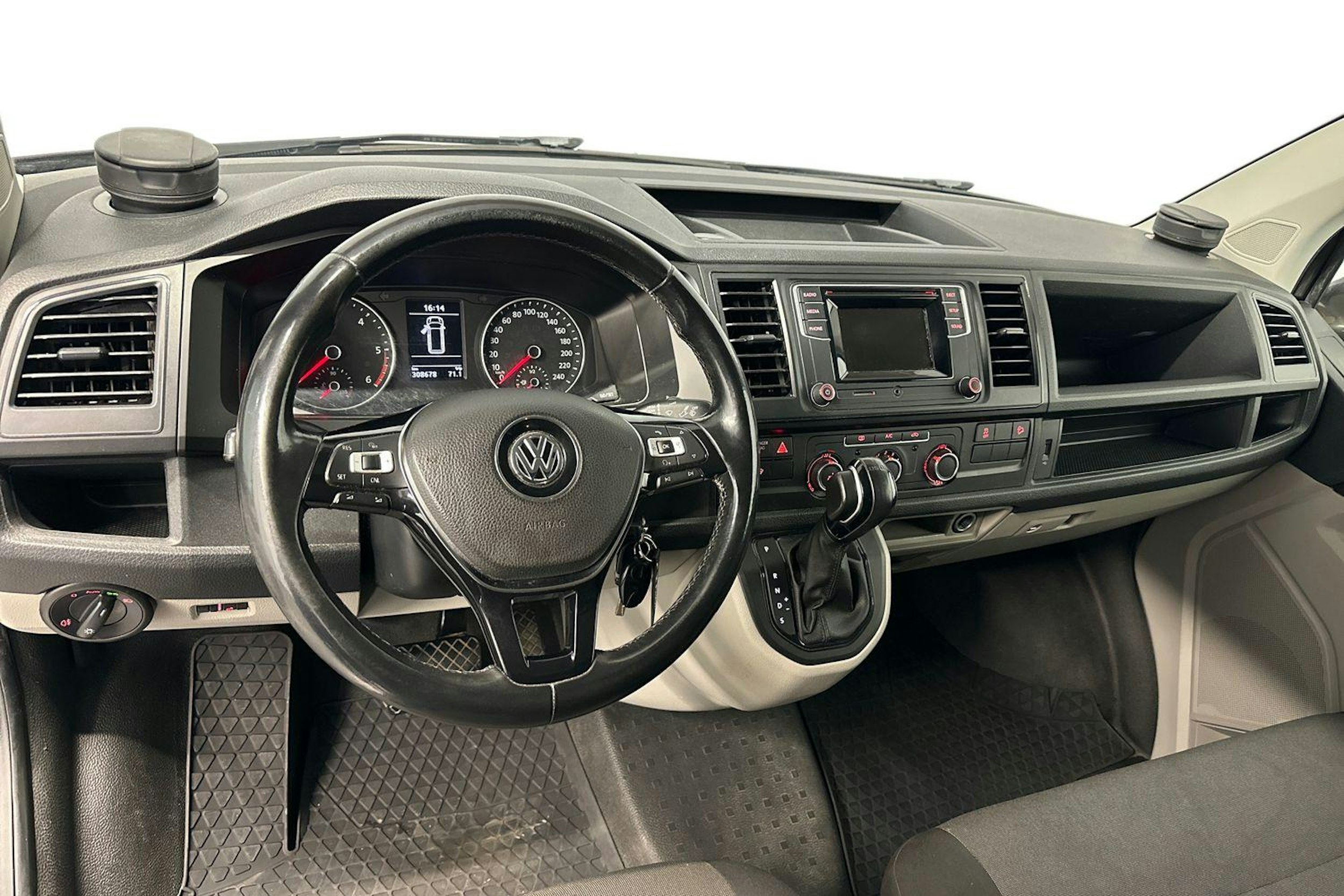 ruskea (beige) Volkswagen Transporter 2016 kuva 9.