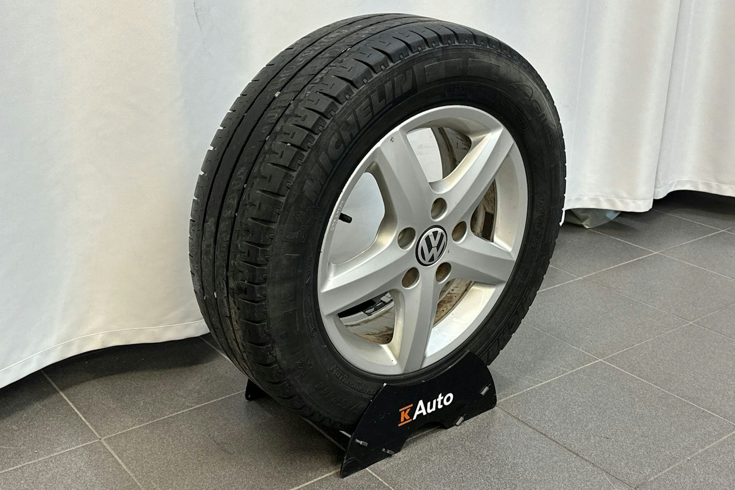 ruskea (beige) Volkswagen Transporter 2016 kuva 13.